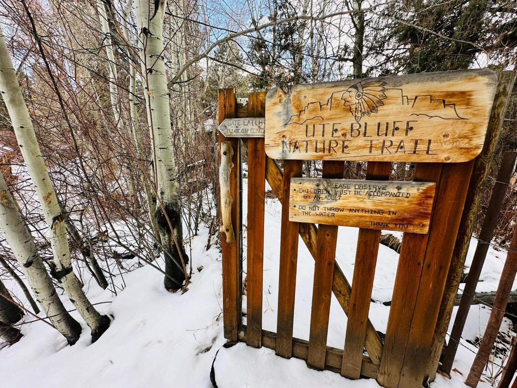 Ute Bluff Lodge, And Rv Park *